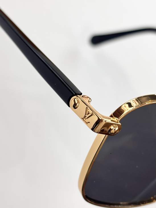 Picture of Louis Vuitton Sunglasses _SKUfw75975745fw